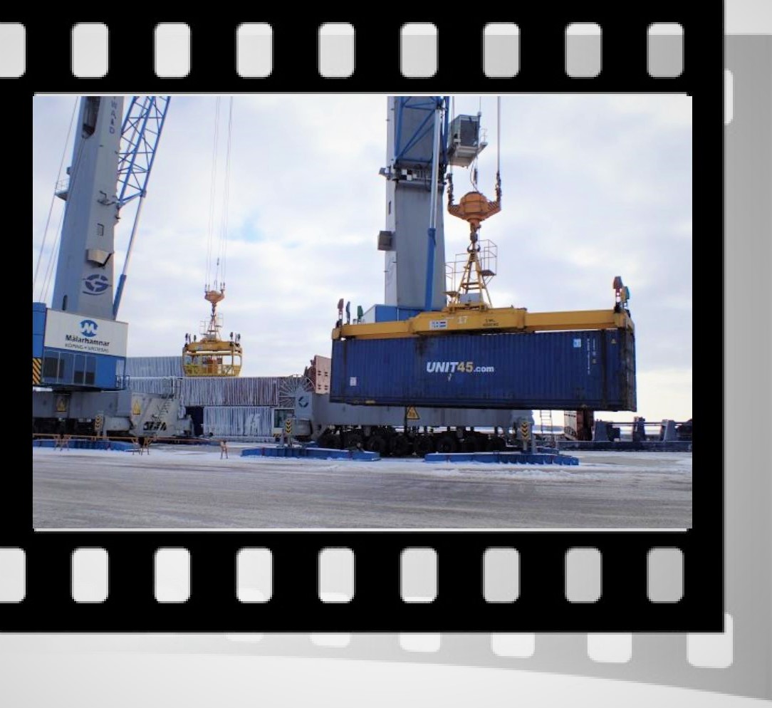 Filmfragment-VDL-spreader-Malarhamnar-Port-Trade.jpg