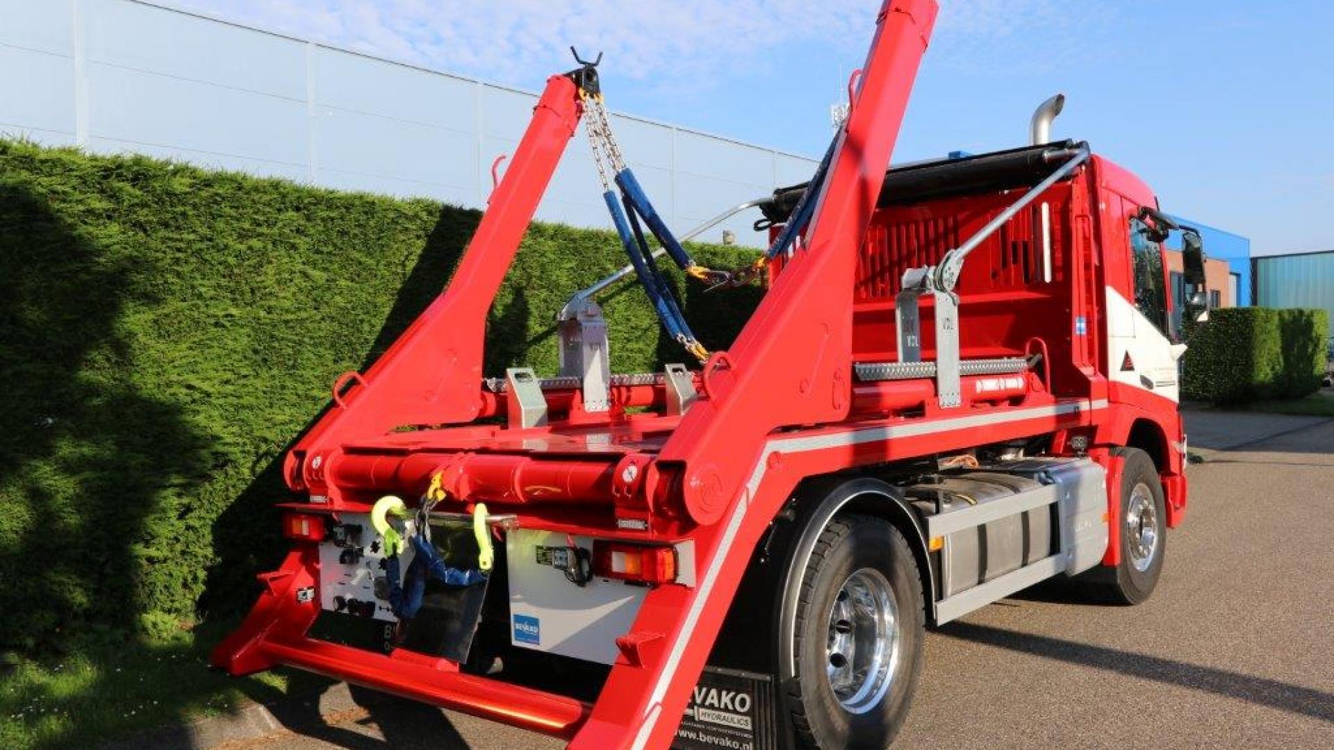 Second skiploader for Van Leeuwen Recycling Group in Rotterdam