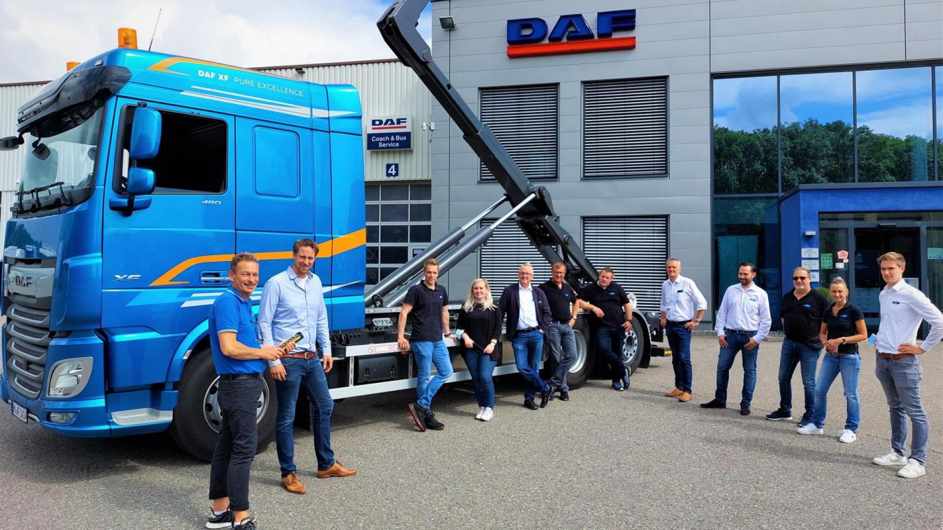 VDL gives a training course at EBB Truck Center