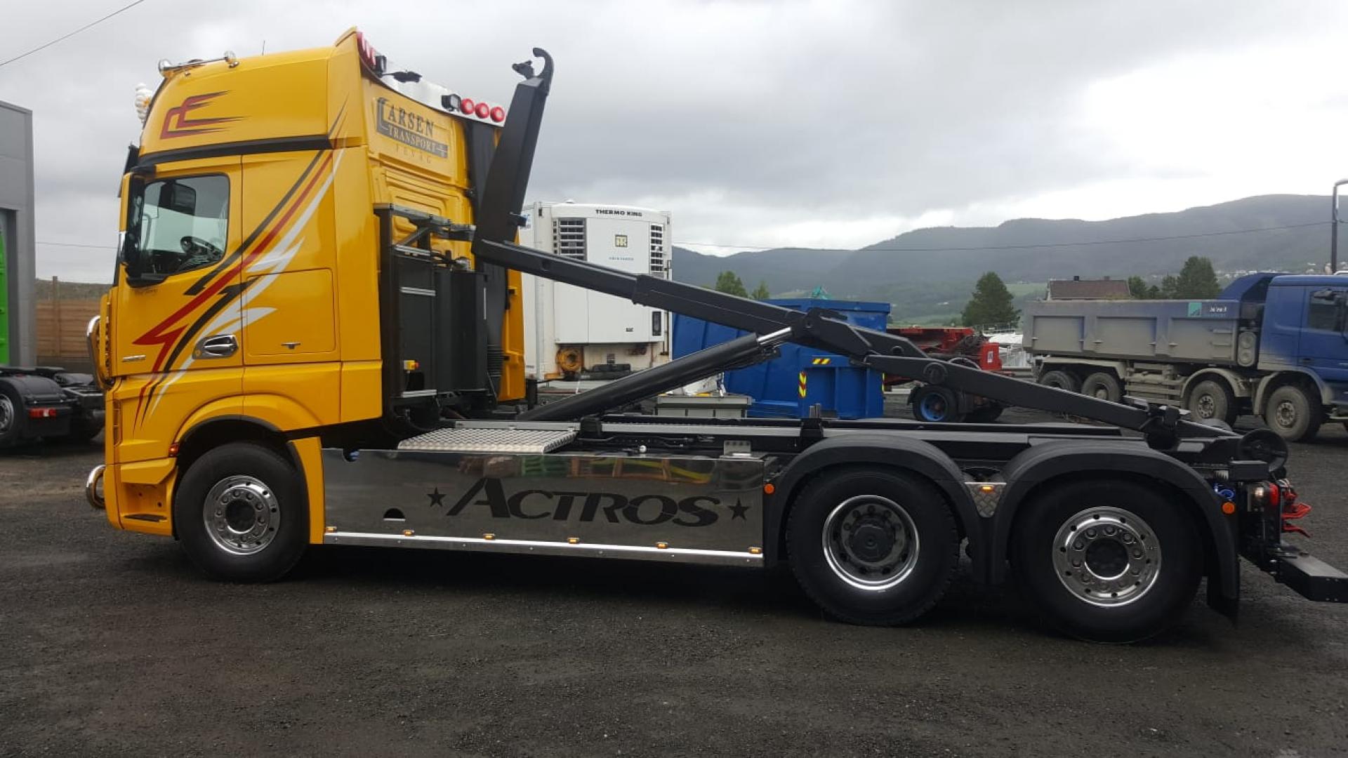 Mercedes with VDL containerhandlingsystem delivered in Norway