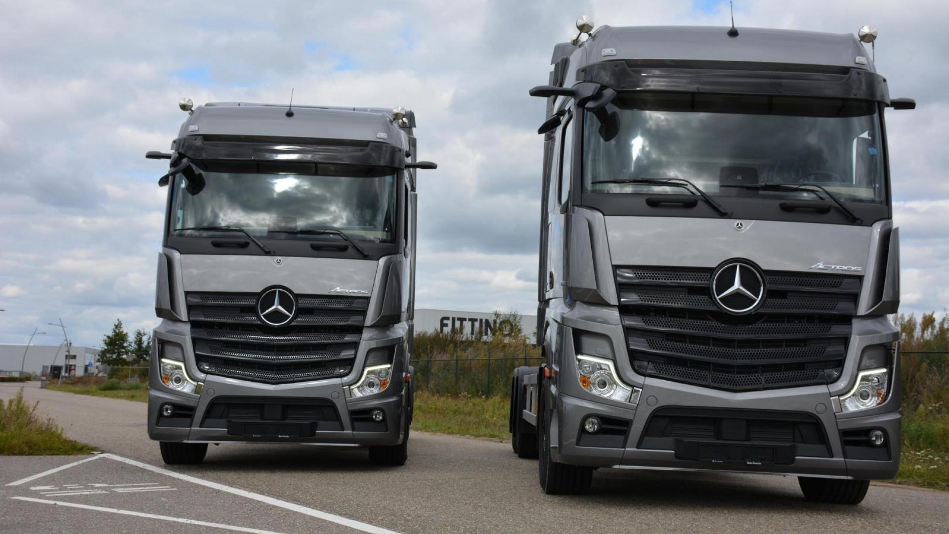VDL Containersystemen builds hooklifts on Mercedes Actros without exterior mirrors!