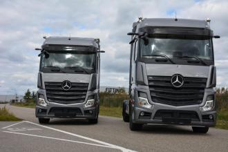 VDL Containersystemen builds hooklifts on Mercedes Actros without exterior mirrors!