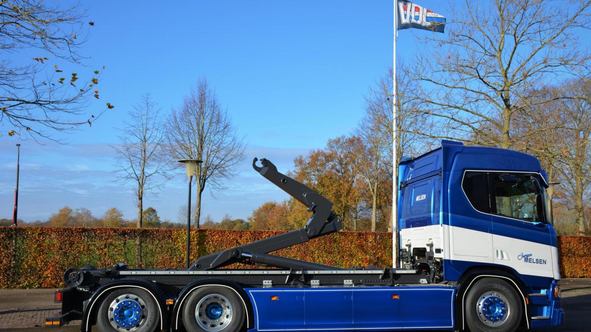 Robuster Scania mit verschiebbarem Haken-Schub-Knik-System für Melsen