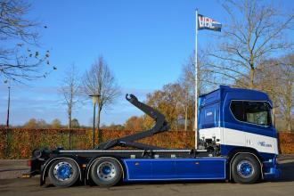 Robust Scania with sliding-tilting hooklift system for Melsen