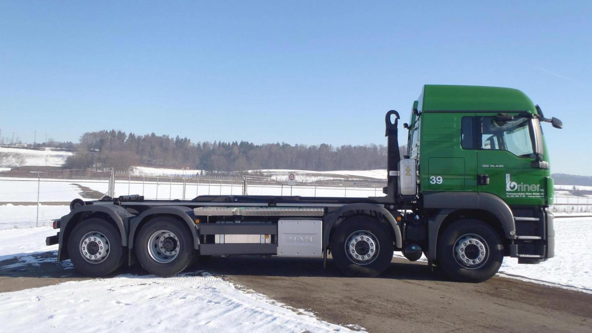 VDL hooklift delivered in Switserland by Trösch