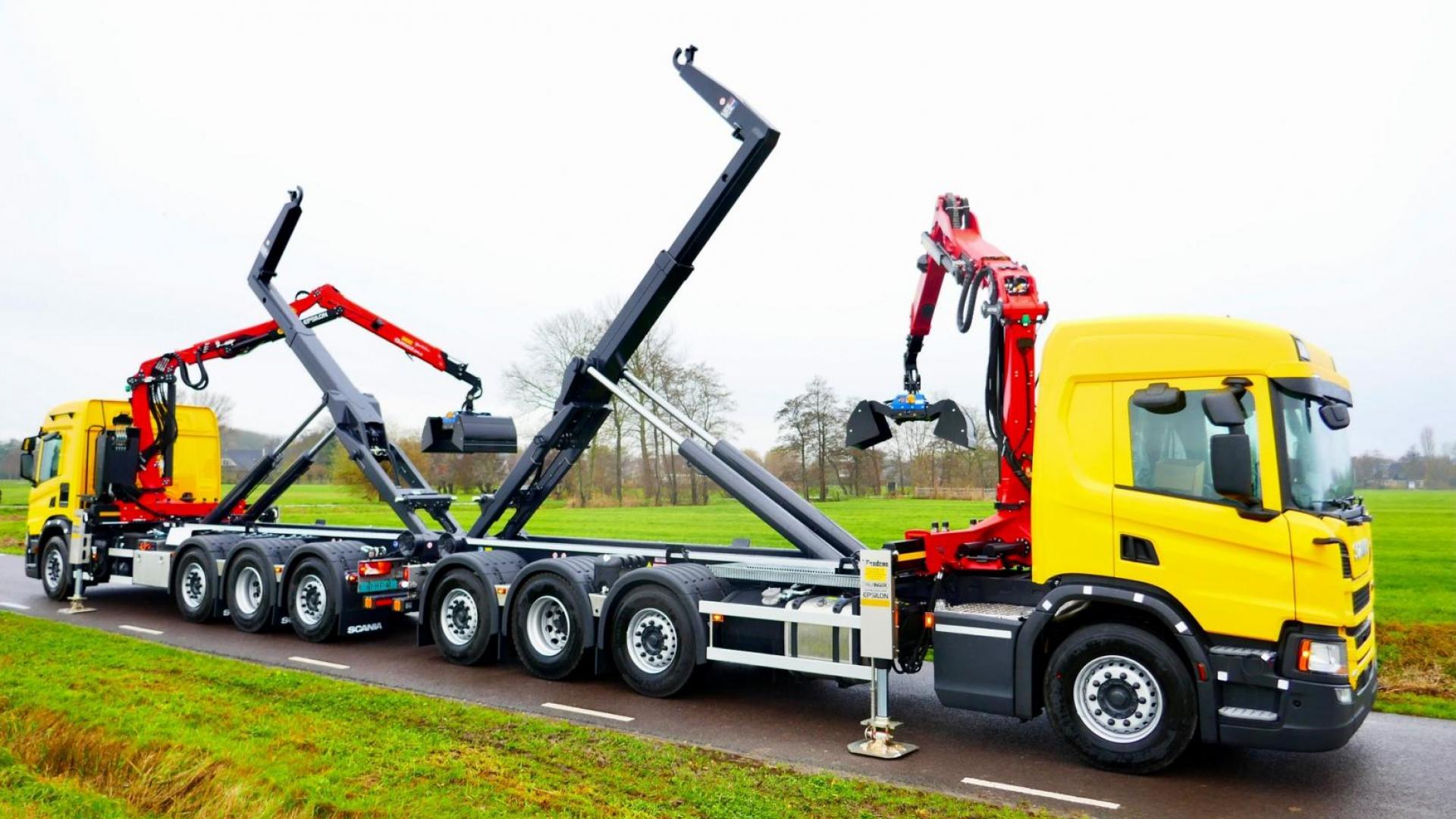 Two impressive crane-hooklift combinations were built and delivered by our dealer Rondaan