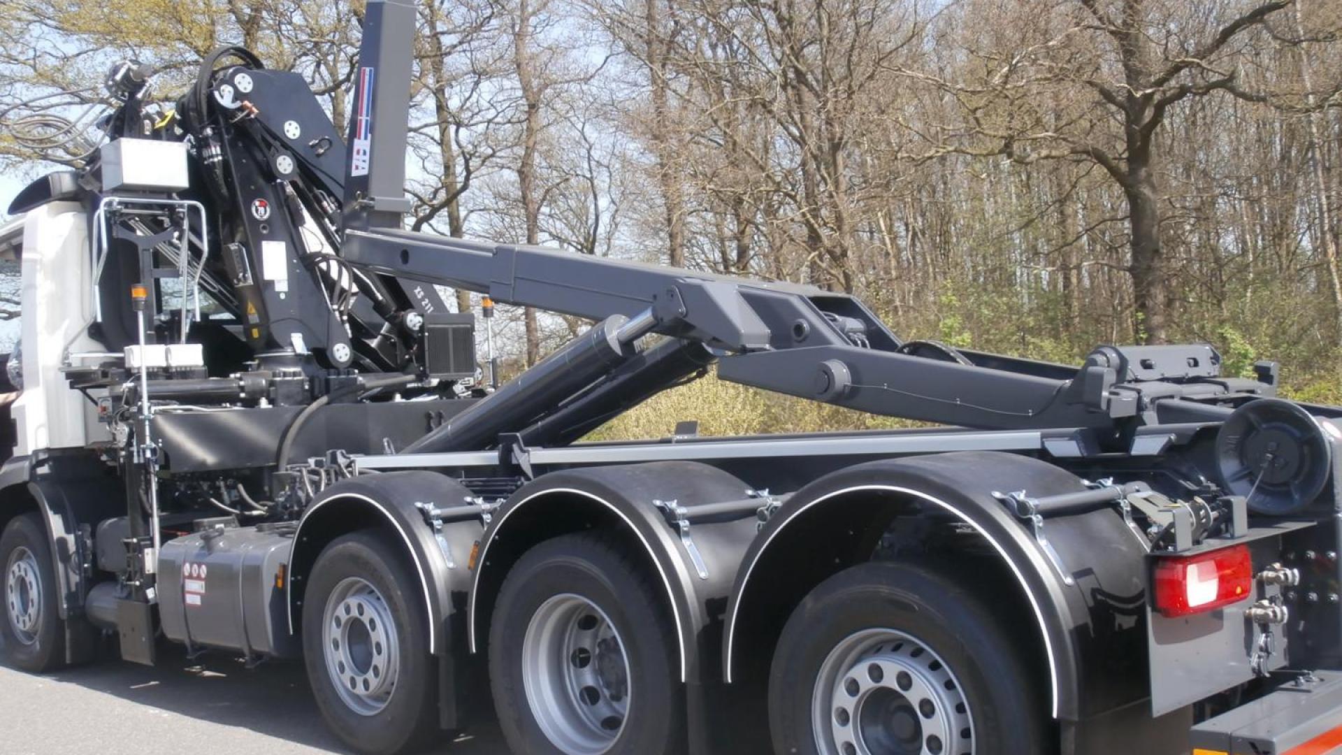 VDL hooklift in combination with Hiab crane
