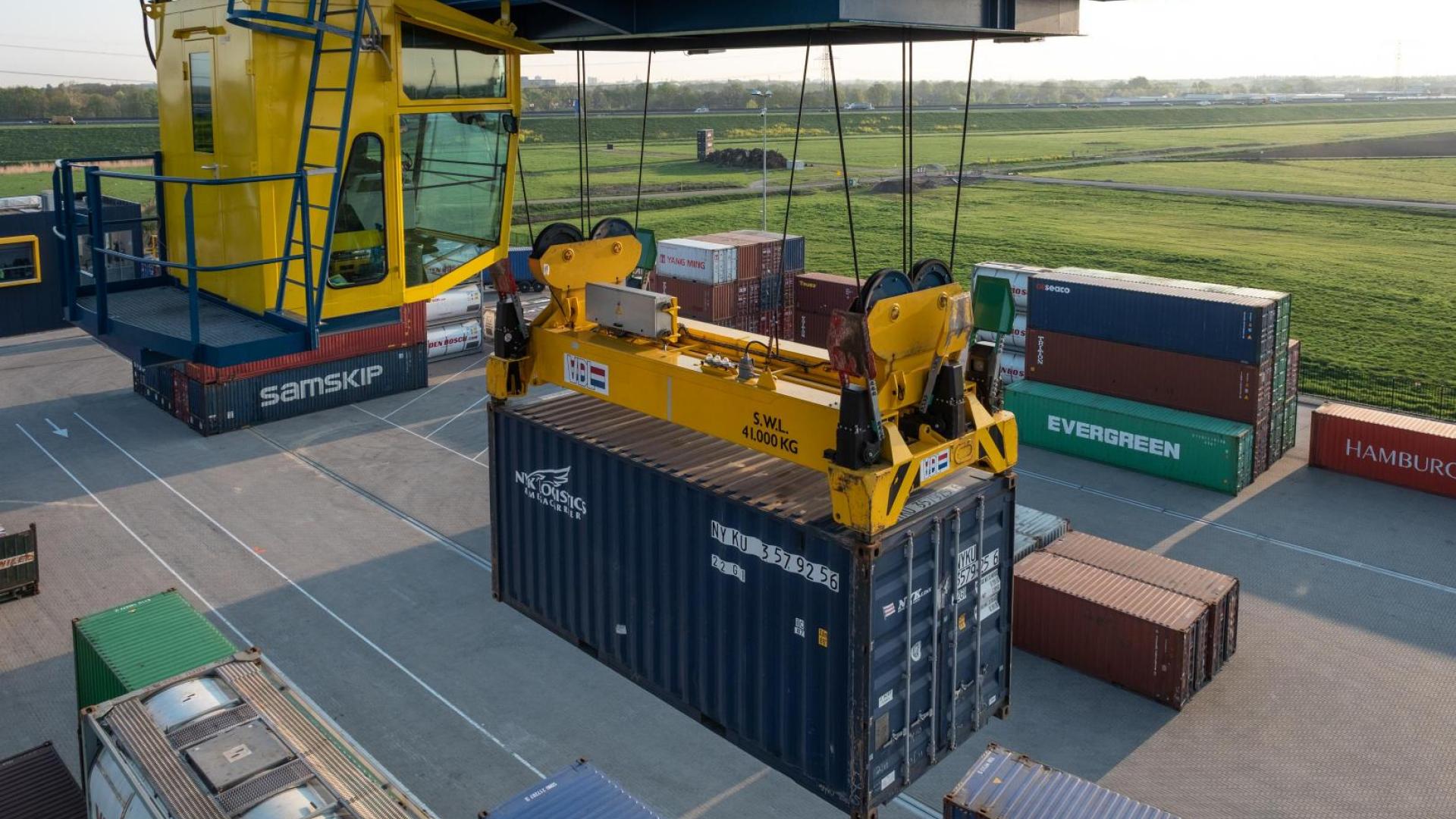 Container Terminal Twente met elektrische VDL spreaders