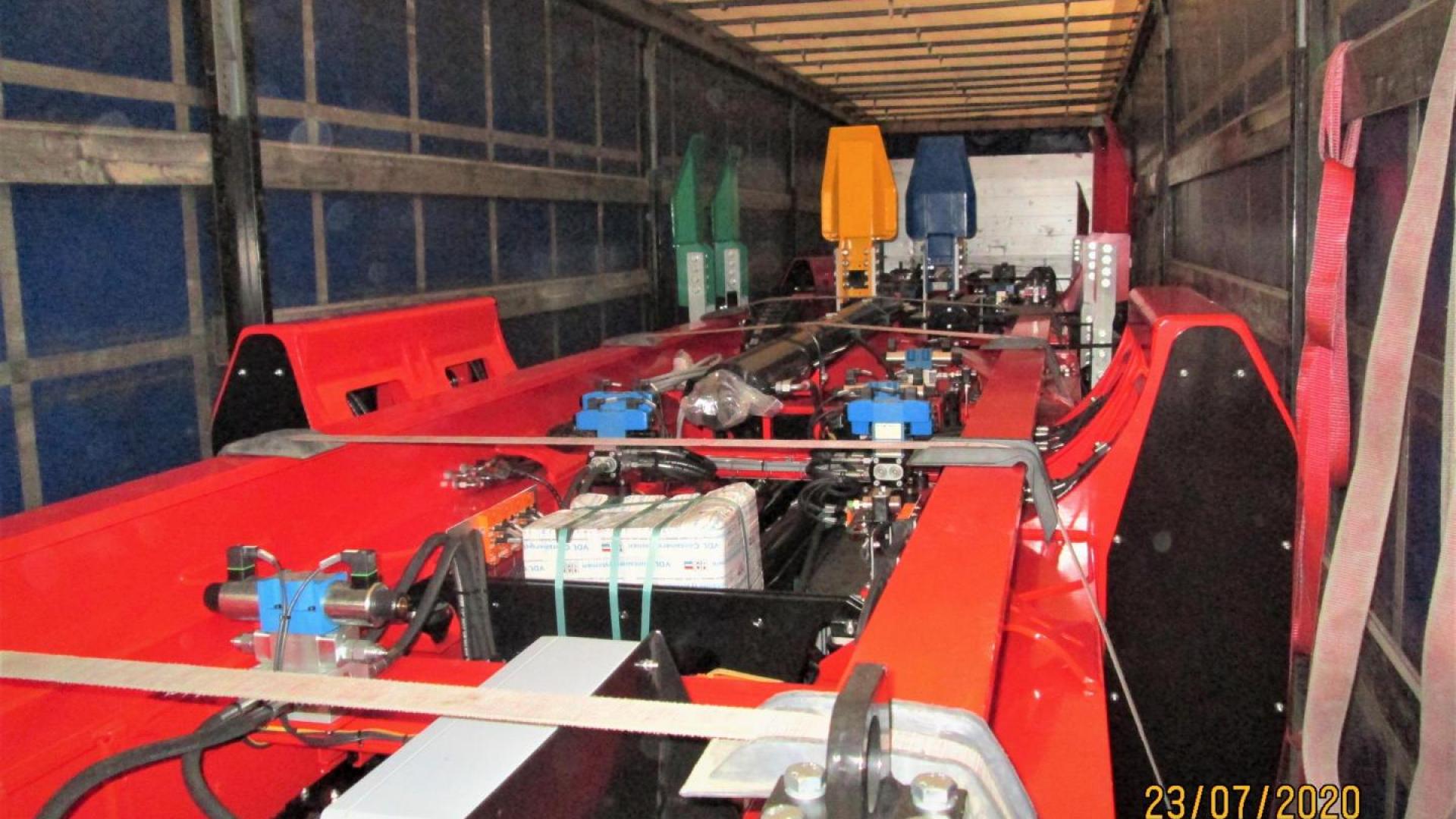 11. und 12. MHC-Twinlift Spreader zum Containerterminal Salerno in Italien