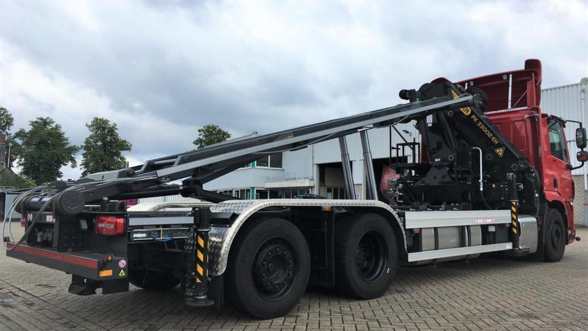 Terberg Techniek from Baarlo supplies VDL cablesystem to Limado Autobanden Service.